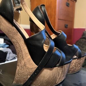 Scene Weaver Tianna Black and Brown Platform Wedges